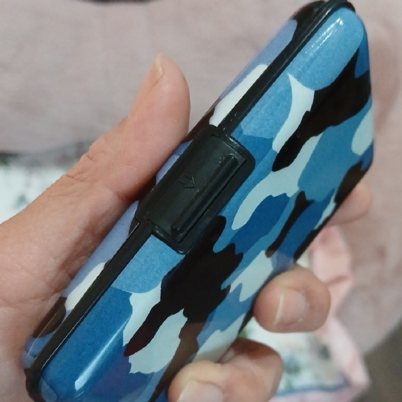 ♡Blue and Black Camouflage Business Card Case♡ - Picture 4 of 13